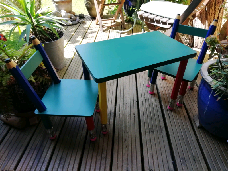 children's pencil table and chairs